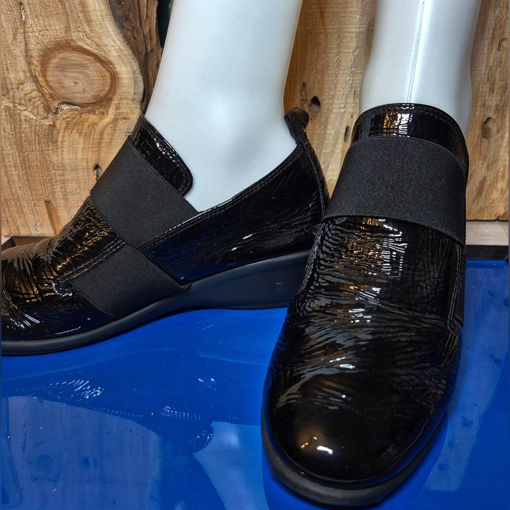 Unity in Diversity Shiny Black Size 8.5 Womens Shoes